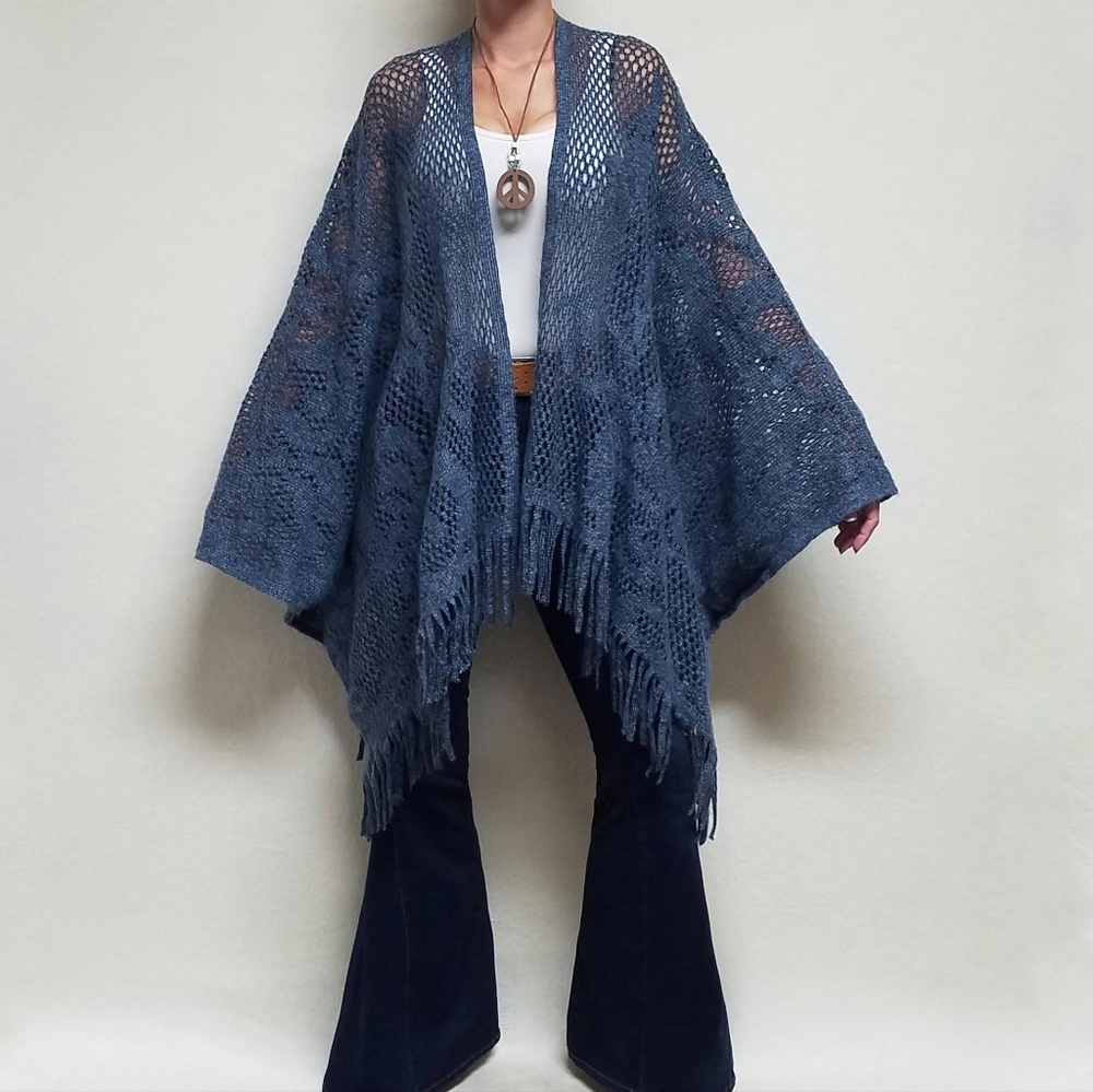 90s Vintage Dusty Blue Lightweight Soft Open Weave Curlicue Fringe Poncho OSFA - Picture 2 of 14